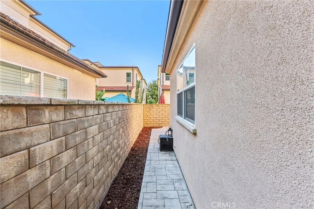 21982 Moveo Drive, Saugus, California 91350 home-pic-48