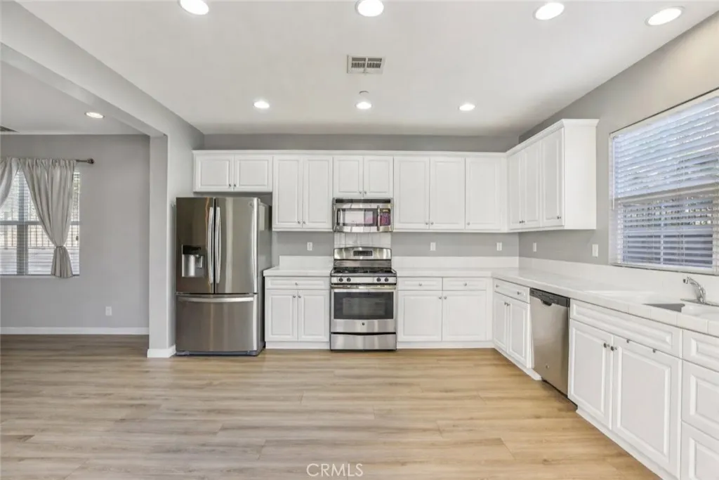 21982 Moveo Drive, Saugus, California 91350 home-pic-12