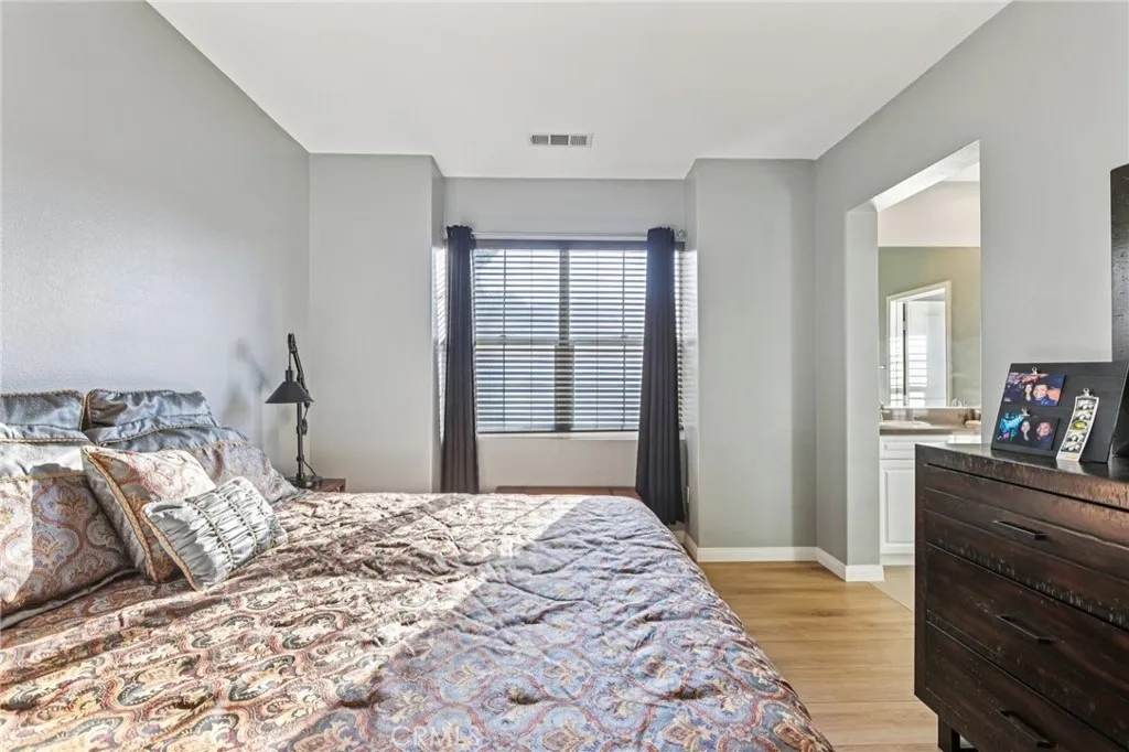 21982 Moveo Drive, Saugus, California 91350 home-pic-25