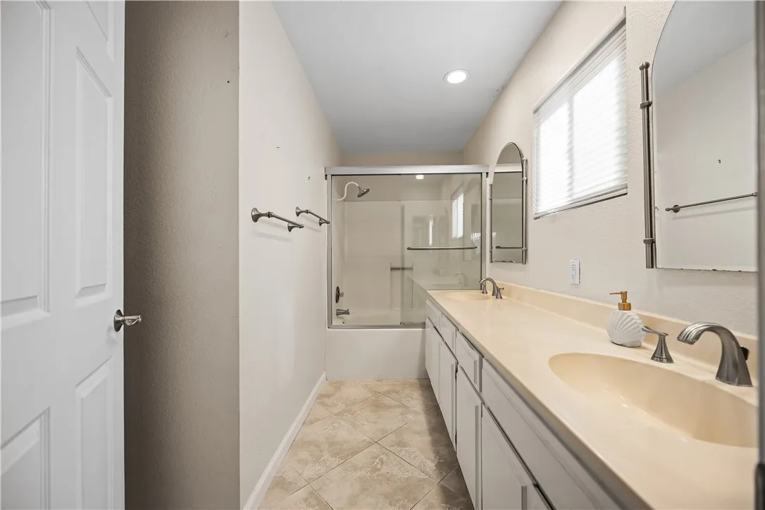 22952 Joaquin Ridge Drive, Murrieta, California 92562 home-pic-16