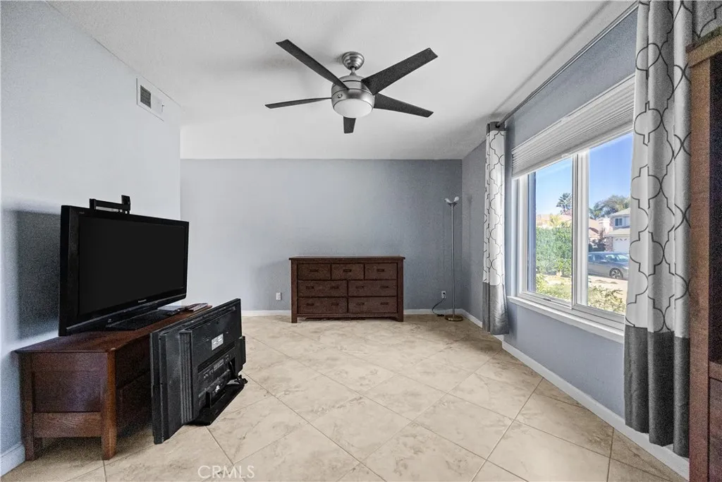 22952 Joaquin Ridge Drive, Murrieta, California 92562 home-pic-14