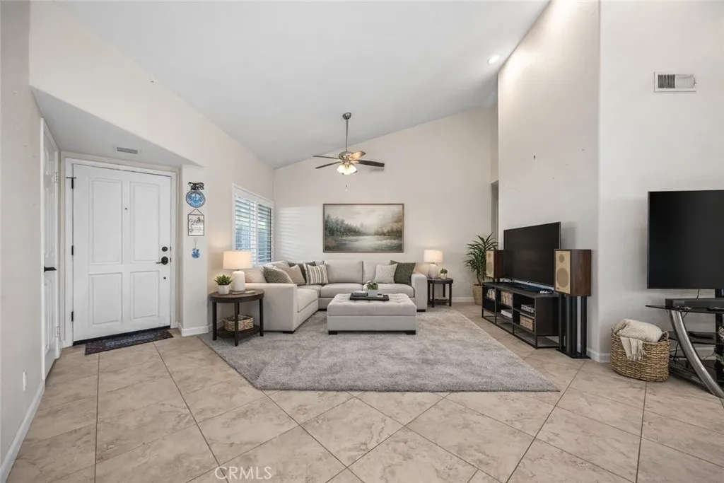 22952 Joaquin Ridge Drive, Murrieta, California 92562 home-pic-2