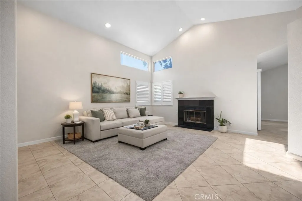 22952 Joaquin Ridge Drive, Murrieta, California 92562 home-pic-4