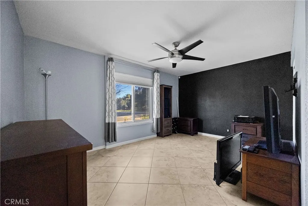 22952 Joaquin Ridge Drive, Murrieta, California 92562 home-pic-13