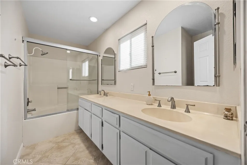 22952 Joaquin Ridge Drive, Murrieta, California 92562 home-pic-15
