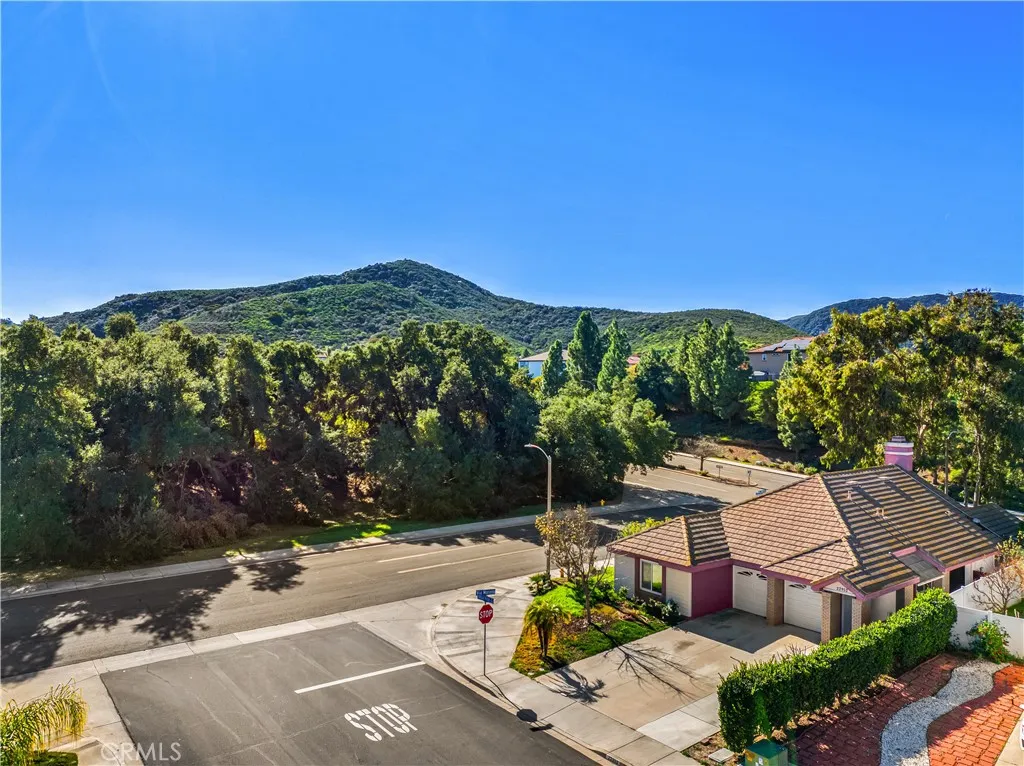 22952 Joaquin Ridge Drive, Murrieta, California 92562 home-pic-21