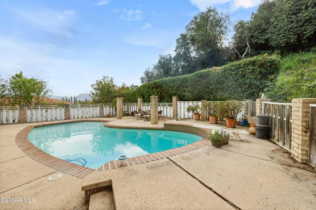 1035 Brookview Avenue, Westlake Village, California 91361 home-pic-12