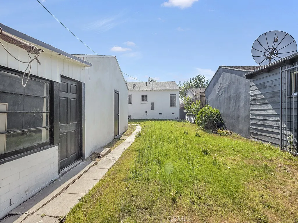8830 Ruthelen, Los Angeles, California 90047 home-pic-23