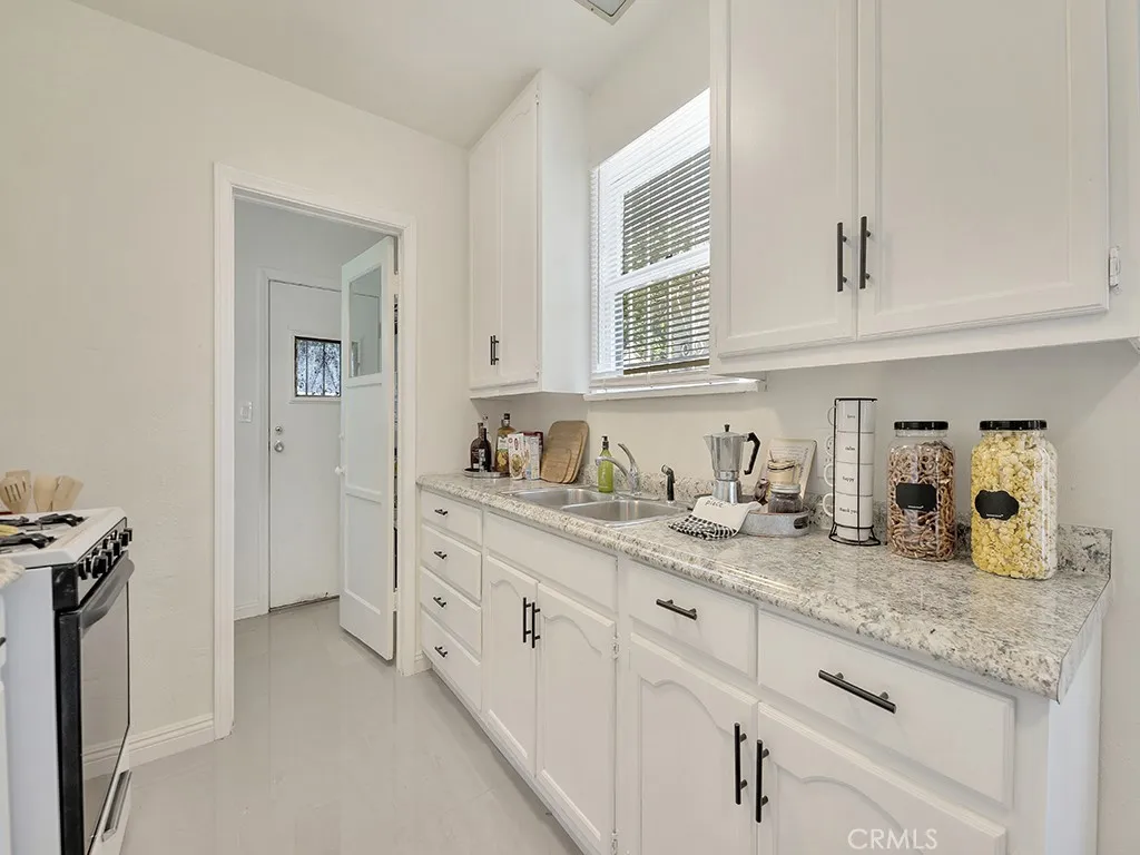 8830 Ruthelen, Los Angeles, California 90047 home-pic-5