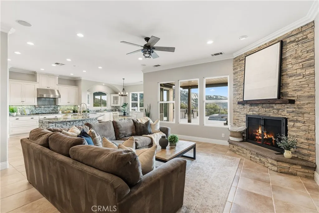 29165 Ridgeline Court, Temecula, California 92590 home-pic-16