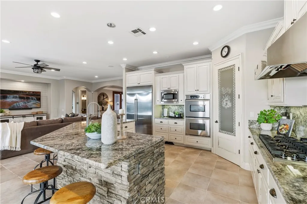 29165 Ridgeline Court, Temecula, California 92590 home-pic-14