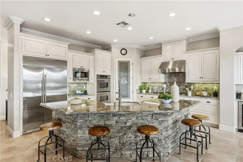29165 Ridgeline Court, Temecula, California 92590 home-pic-12