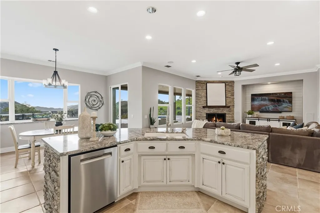 29165 Ridgeline Court, Temecula, California 92590 home-pic-11