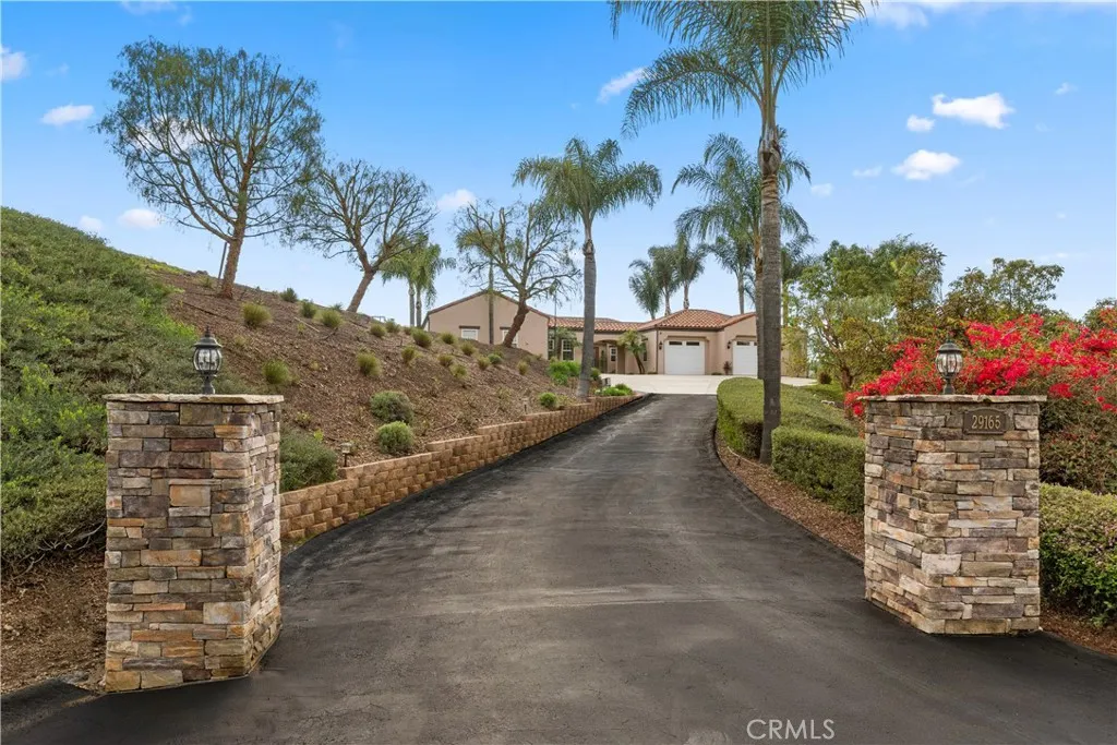 29165 Ridgeline Court, Temecula, California 92590 home-pic-3