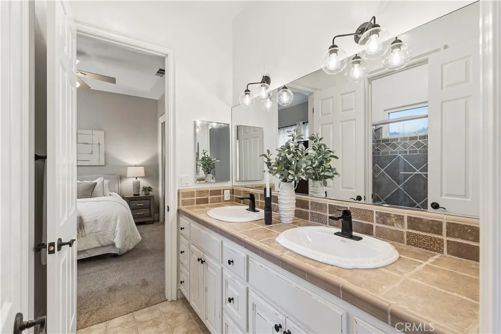 29165 Ridgeline Court, Temecula, California 92590 home-pic-29