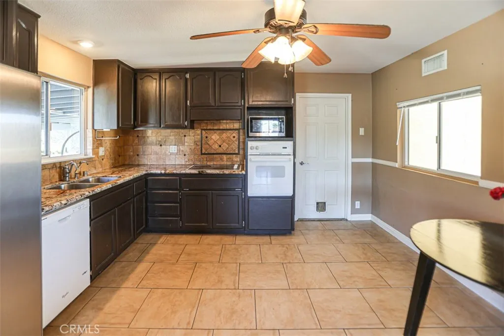 832 Magarian, Fallbrook, California 92028 home-pic-4