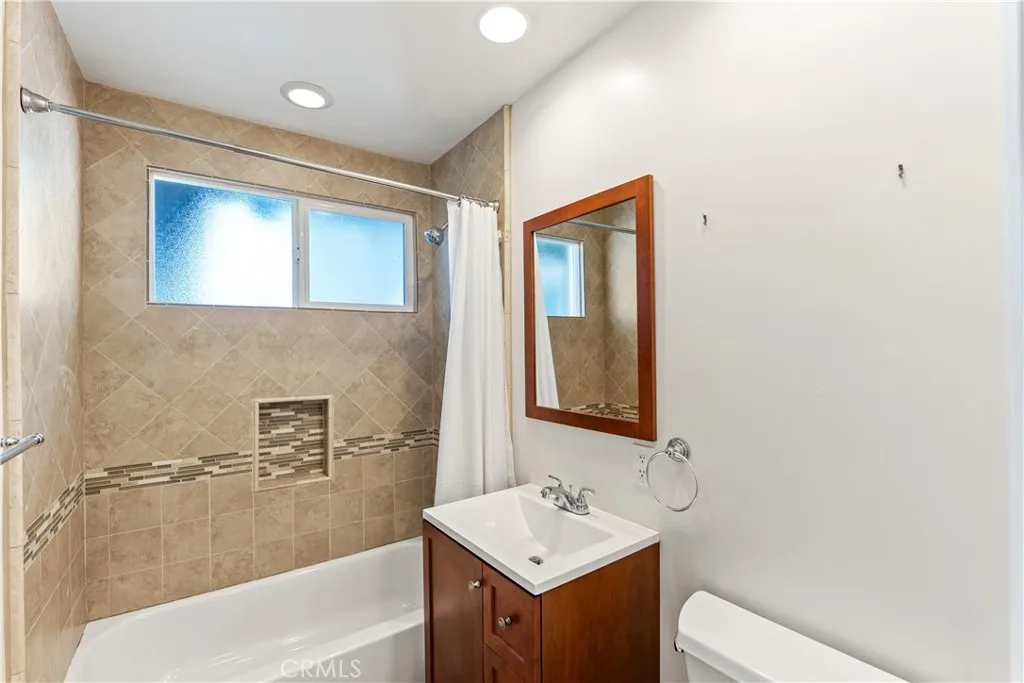 1335 El Monte Drive, Simi Valley, California 93065 home-pic-21