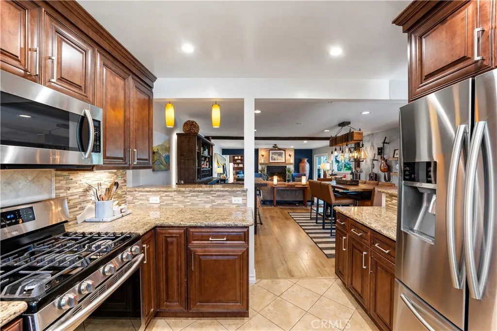 1335 El Monte Drive, Simi Valley, California 93065 home-pic-9