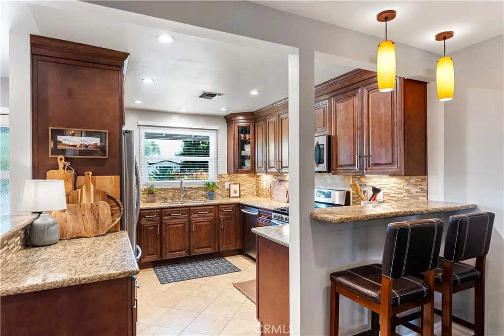 1335 El Monte Drive, Simi Valley, California 93065 home-pic-7