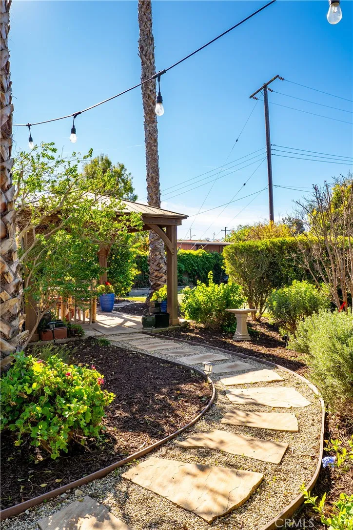 1335 El Monte Drive, Simi Valley, California 93065 home-pic-26