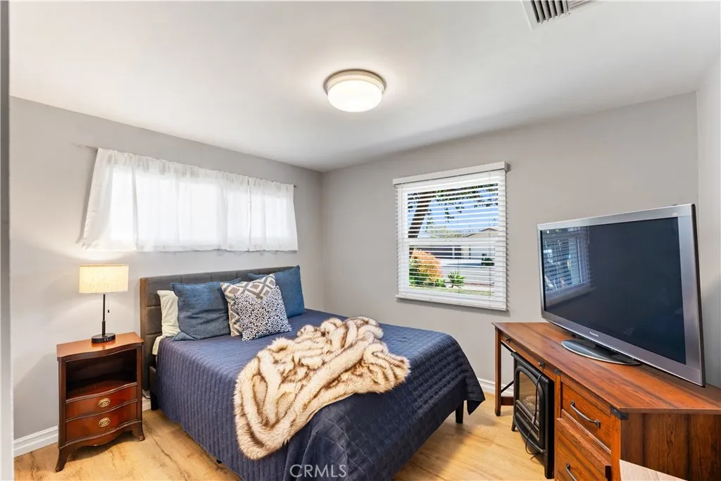 1335 El Monte Drive, Simi Valley, California 93065 home-pic-20