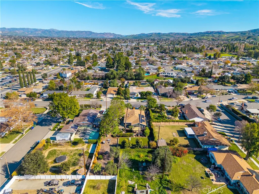 1335 El Monte Drive, Simi Valley, California 93065 home-pic-33