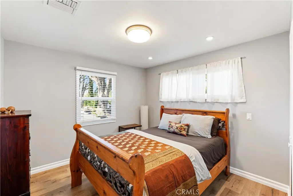 1335 El Monte Drive, Simi Valley, California 93065 home-pic-22