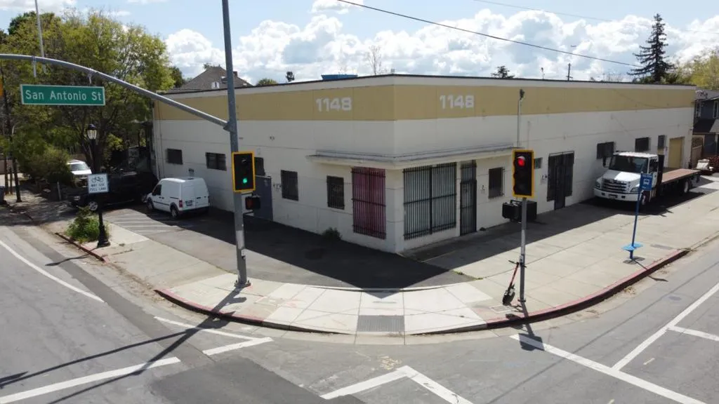 1148 E San Antonio St