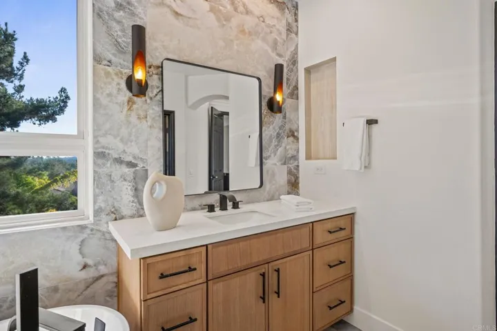 1689 Docena Road, Carlsbad, California 92011