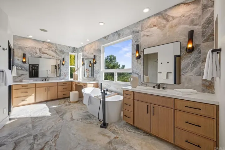 1689 Docena Road, Carlsbad, California 92011