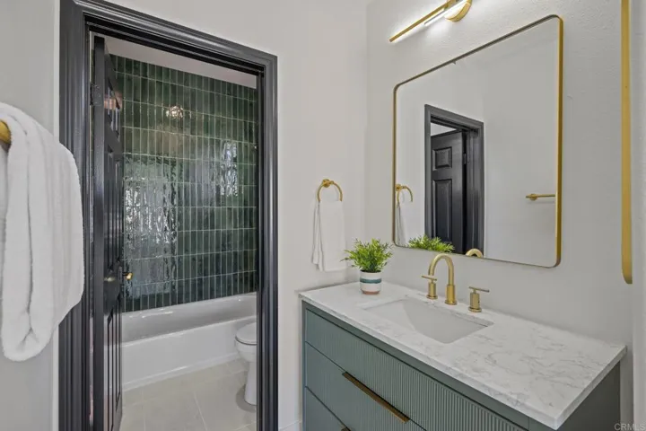 1689 Docena Road, Carlsbad, California 92011