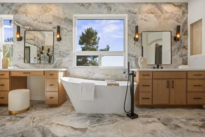 1689 Docena Road, Carlsbad, California 92011