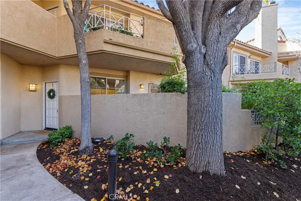 23839 Del Monte Drive 91, Valencia, California 91355 home-pic-3