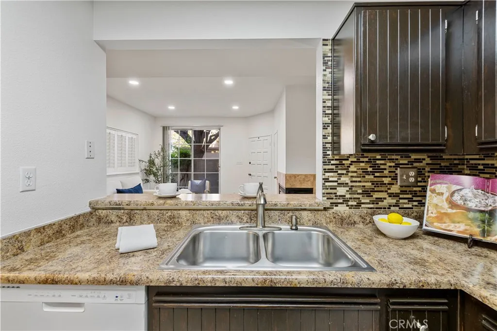 23839 Del Monte Drive 91, Valencia, California 91355 home-pic-11