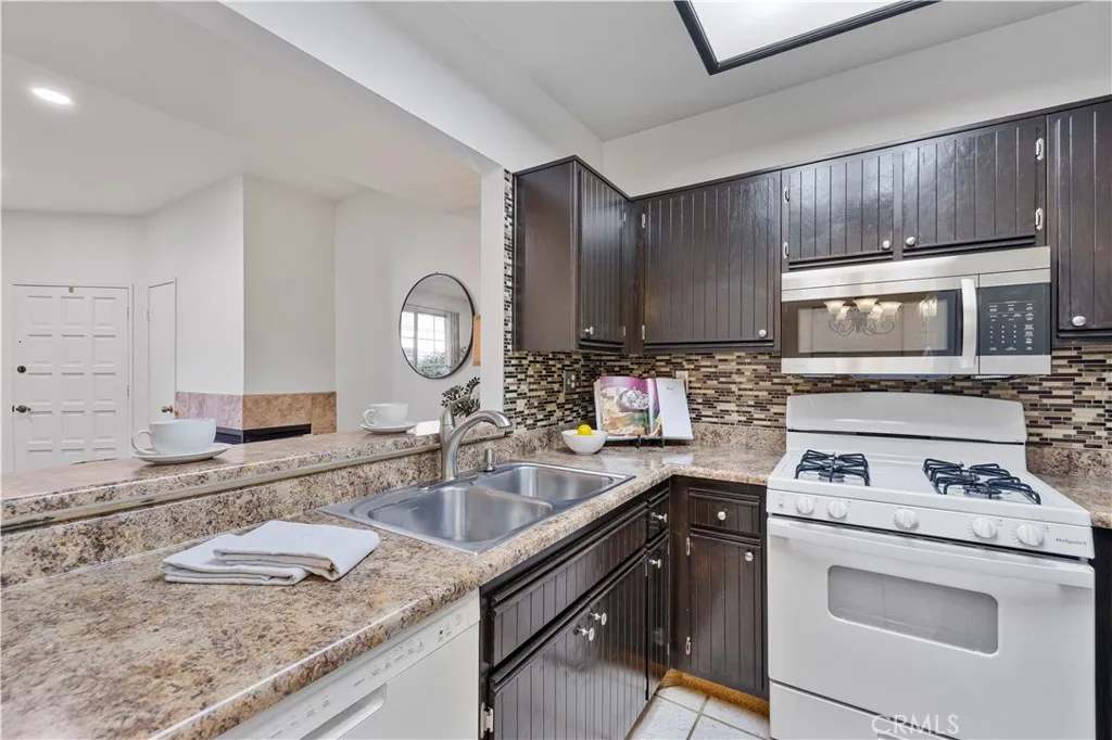 23839 Del Monte Drive 91, Valencia, California 91355 home-pic-10