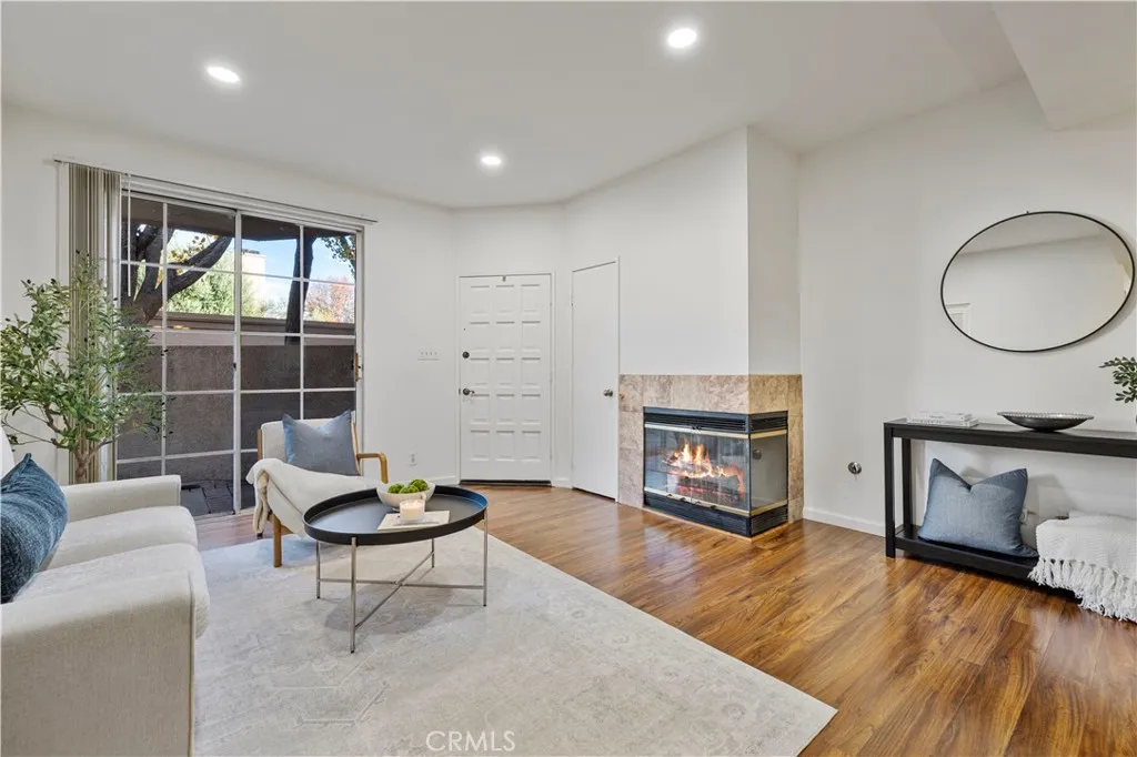 23839 Del Monte Drive 91, Valencia, California 91355 home-pic-4