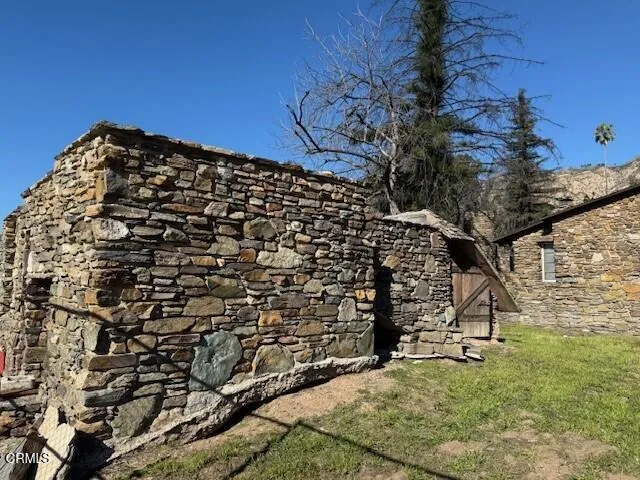 StoneBldgBlueSky