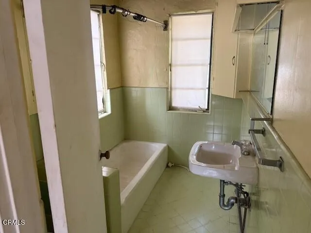 Green Bathroom in Gst