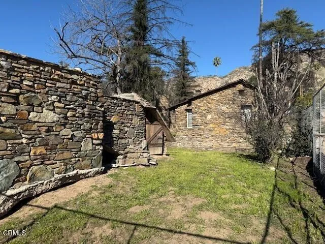 StoneWallWithLawn