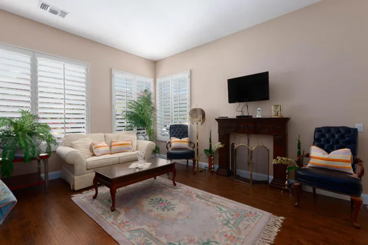 ABREP-16.jpg Alt=" master-bedroom- sitti