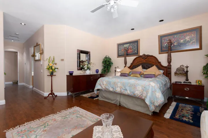 ABREP-17.jpg Alt=" master-bedroom- ranch