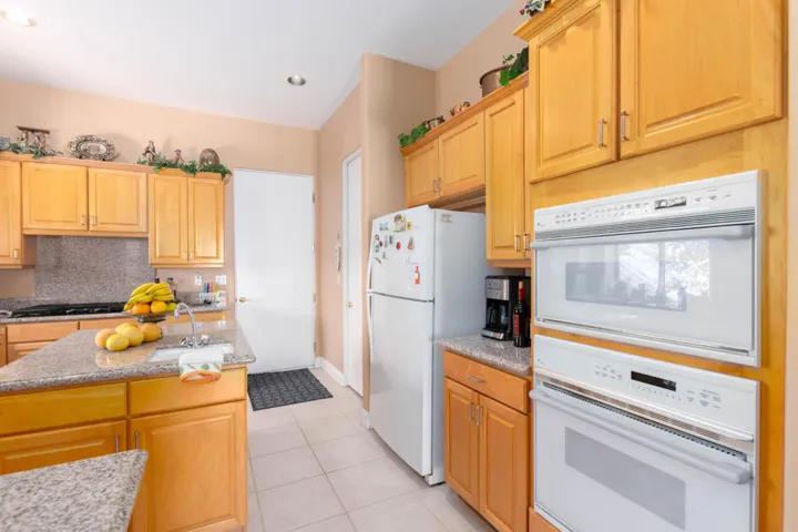 ABREP-30.jpg Alt=" large-kitchen-rancho-