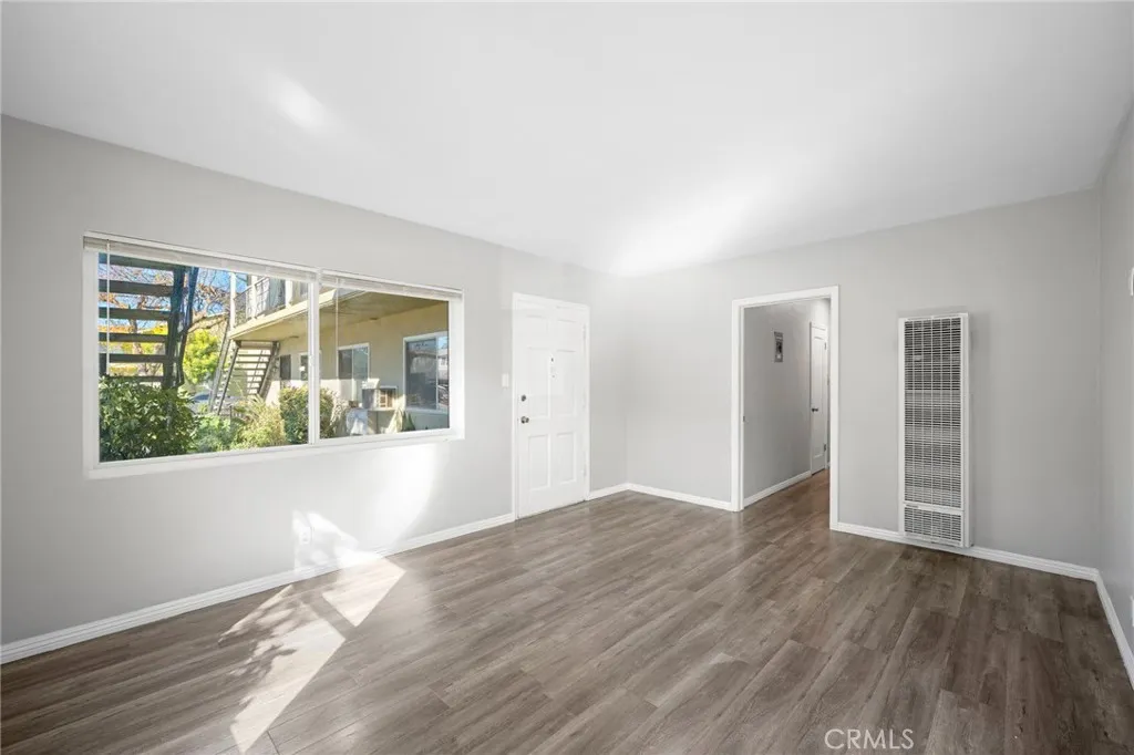 198 W Elmwood, Burbank, California 91502 home-pic-13