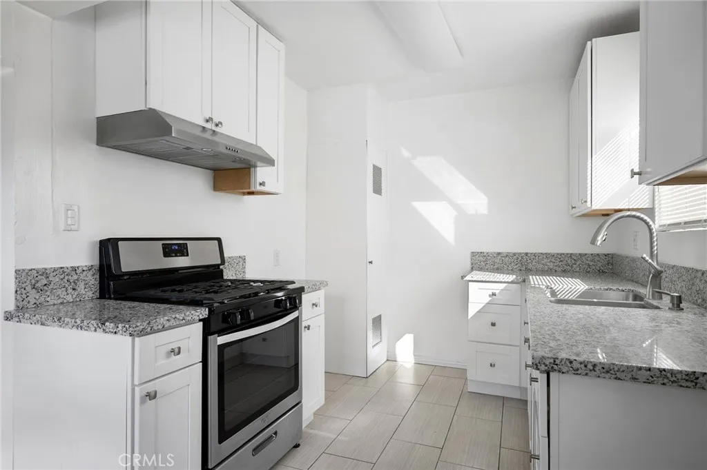 198 W Elmwood, Burbank, California 91502 home-pic-8