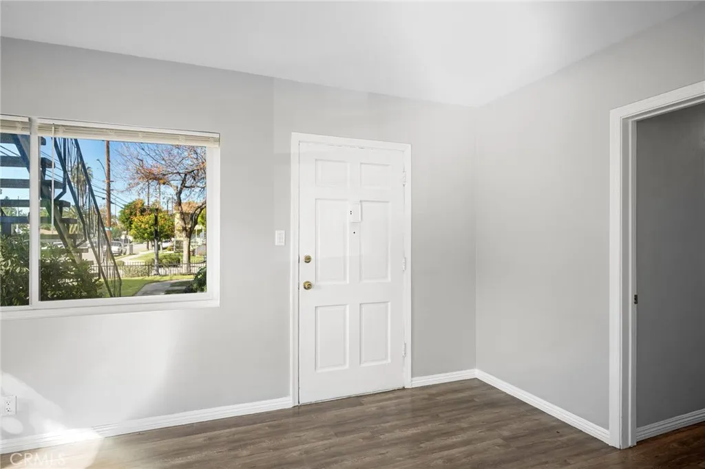 198 W Elmwood, Burbank, California 91502 home-pic-5