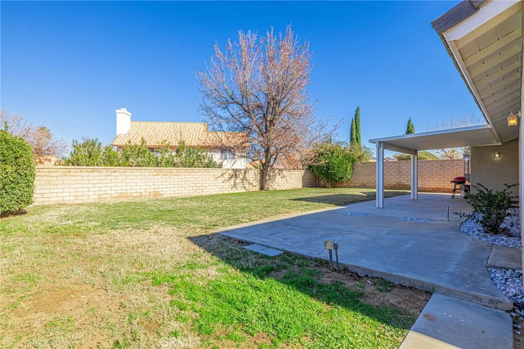 2047 Sundance Court, Palmdale, California 93351 home-pic-29