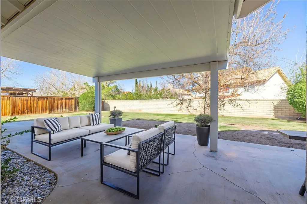 2047 Sundance Court, Palmdale, California 93351 home-pic-8