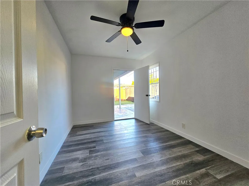 1555 E 107th, Los Angeles, California 90002 home-pic-11