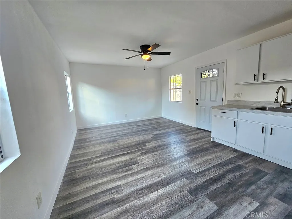 1555 E 107th, Los Angeles, California 90002 home-pic-15
