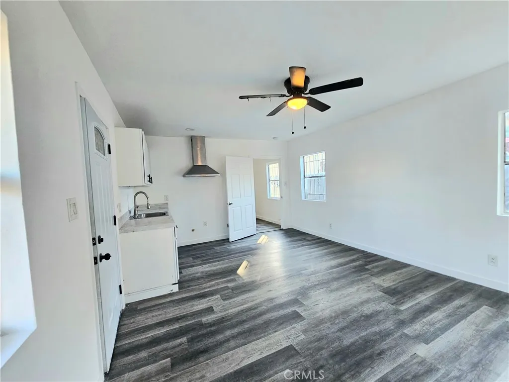 1555 E 107th, Los Angeles, California 90002 home-pic-16